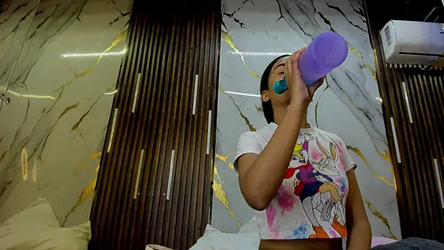 Snapshot of VictoriaDuart chatting on October 2025 07:58:02 PM VictoriaDuart online show from October 2025 07:58:02 PM