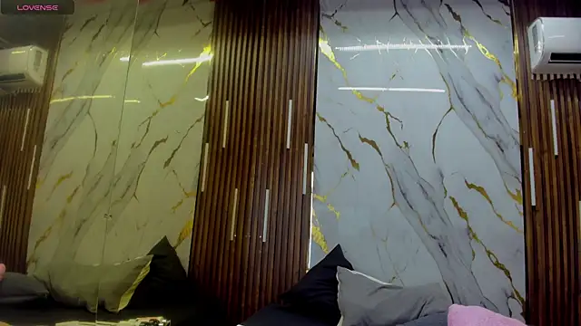 Snapshot of VictoriaDuart chatting on November 2025 08:19:01 PM VictoriaDuart online show from November 2025 08:19:01 PM