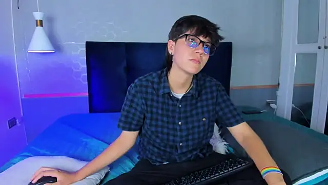 Snapshot of Tsuki_Maru chatting on September 2025 08:33:02 PM Tsuki Maru online show from September 2025 08:33:02 PM