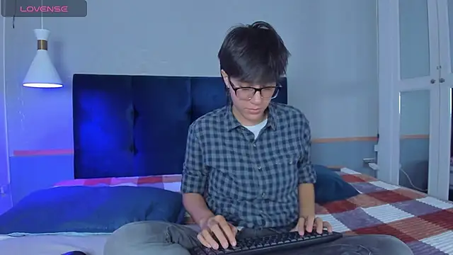 Snapshot of Tsuki_Maru chatting on September 2025 07:59:02 PM Tsuki Maru online show from September 2025 07:59:02 PM