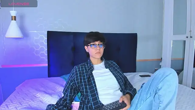 Snapshot of Tsuki_Maru chatting on September 2025 08:00:02 PM Tsuki Maru online show from September 2025 08:00:02 PM