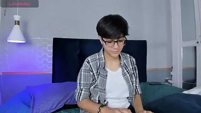 Snapshot of Tsuki_Maru chatting on September 2025 12:43:02 PM Tsuki Maru online show from September 2025 12:43:02 PM