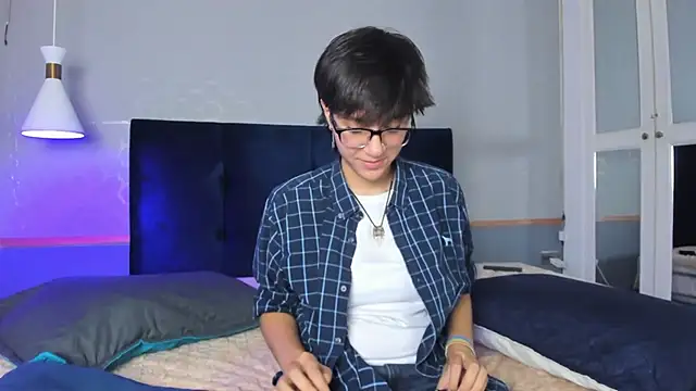 Snapshot of Tsuki_Maru chatting on October 2025 08:04:01 PM Tsuki Maru online show from October 2025 08:04:01 PM