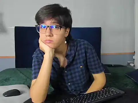 Snapshot of Tsuki_Maru chatting on October 2025 03:09:02 PM Tsuki Maru online show from October 2025 03:09:02 PM