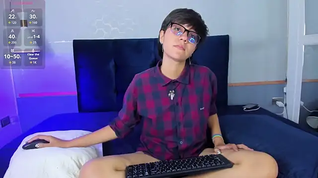 Snapshot of Tsuki_Maru chatting on October 2025 08:29:02 PM Tsuki Maru online show from October 2025 08:29:02 PM