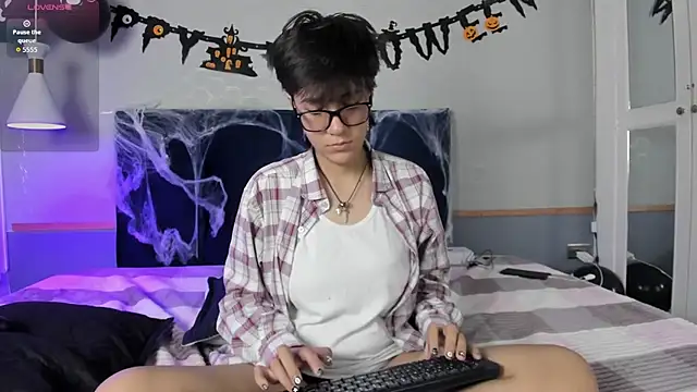 Snapshot of Tsuki_Maru chatting on October 2025 07:47:02 PM Tsuki Maru online show from October 2025 07:47:02 PM