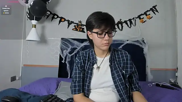 Snapshot of Tsuki_Maru chatting on October 2025 08:30:01 PM Tsuki Maru online show from October 2025 08:30:01 PM