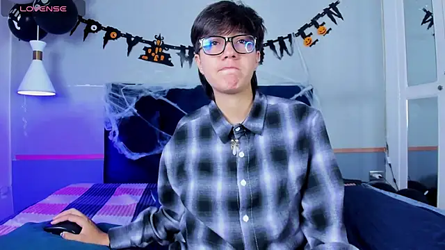 Snapshot of Tsuki_Maru chatting on October 2025 07:56:02 PM Tsuki Maru online show from October 2025 07:56:02 PM