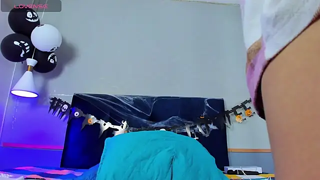 Snapshot of Tsuki_Maru chatting on October 2025 09:15:02 PM Tsuki Maru online show from October 2025 09:15:02 PM