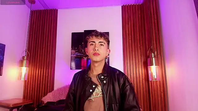 NoahXitrux online show from September 2025 12:38:01 PM