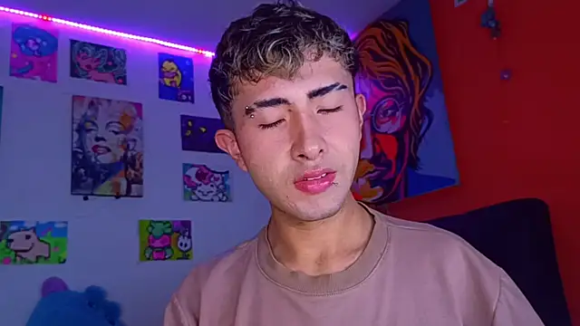 NoahXitrux online show from September 2025 04:01:01 AM