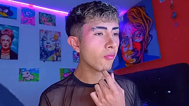 NoahXitrux online show from September 2025 01:05:01 AM