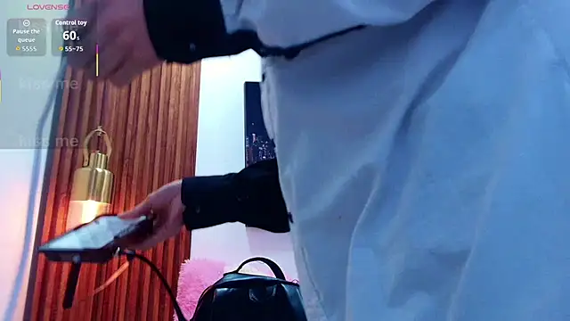 Snapshot of NoahXitrux chatting on September 2025 12:31:02 PM NoahXitrux online show from September 2025 12:31:02 PM