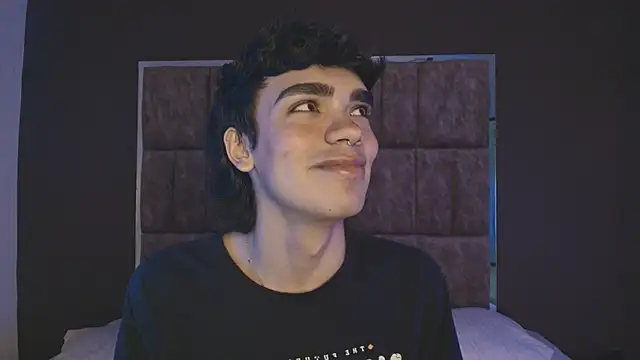 Snapshot of JoeCollins_ chatting on November 2025 11:04:02 PM JoeCollins online show from November 2025 11:04:02 PM