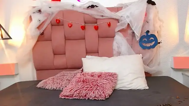 Lindacoopers online show from October 2025 12:06:02 PM