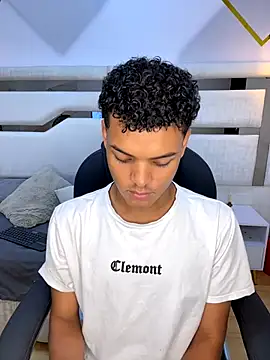 Valentino Thompson online show from September 2025 06:29:02 PM