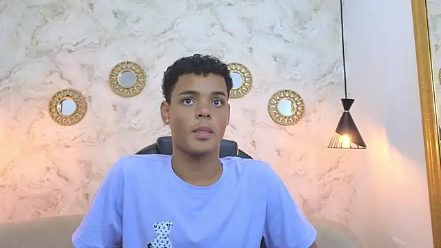 Valentino Thompson online show from September 2025 07:36:02 PM