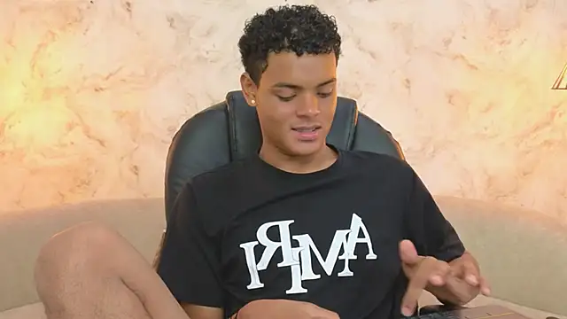 Snapshot of Valentino_Thompson chatting on September 2025 07:51:02 PM Valentino Thompson online show from September 2025 07:51:02 PM