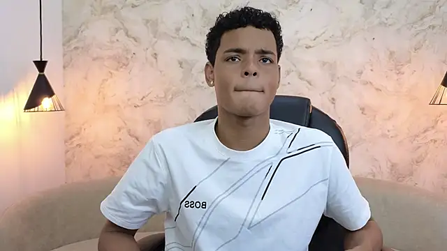 Snapshot of Valentino_Thompson chatting on September 2025 07:30:01 PM Valentino Thompson online show from September 2025 07:30:01 PM