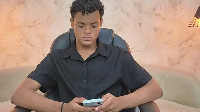 Snapshot of Valentino_Thompson chatting on September 2025 08:13:02 PM Valentino Thompson online show from September 2025 08:13:02 PM