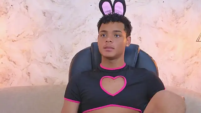 Snapshot of Valentino_Thompson chatting on September 2025 08:25:01 PM Valentino Thompson online show from September 2025 08:25:01 PM