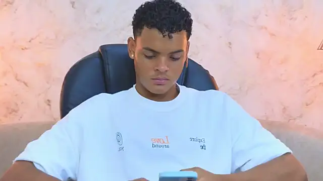 Snapshot of Valentino_Thompson chatting on October 2025 08:18:01 PM Valentino Thompson online show from October 2025 08:18:01 PM