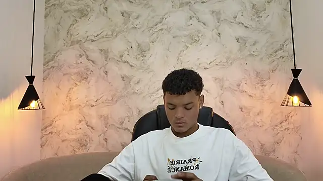 Snapshot of Valentino_Thompson chatting on October 2025 07:35:02 PM Valentino Thompson online show from October 2025 07:35:02 PM