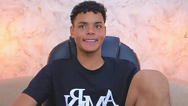 Snapshot of Valentino_Thompson chatting on October 2025 07:58:02 PM Valentino Thompson online show from October 2025 07:58:02 PM