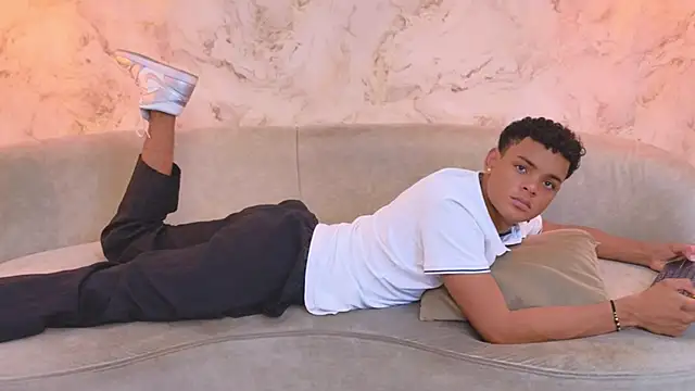 Snapshot of Valentino_Thompson chatting on October 2025 07:58:02 PM Valentino Thompson online show from October 2025 07:58:02 PM