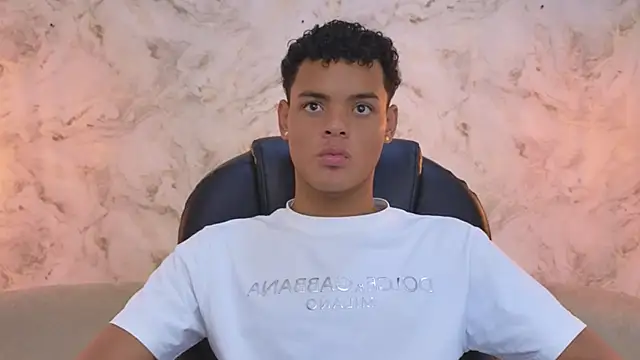 Snapshot of Valentino_Thompson chatting on October 2025 07:03:02 PM Valentino Thompson online show from October 2025 07:03:02 PM