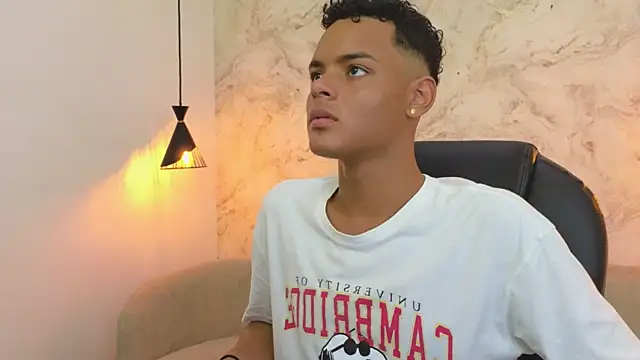 Snapshot of Valentino_Thompson chatting on October 2025 07:58:01 PM Valentino Thompson online show from October 2025 07:58:01 PM