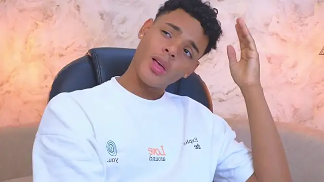 Snapshot of Valentino_Thompson chatting on October 2025 08:02:02 PM Valentino Thompson online show from October 2025 08:02:02 PM