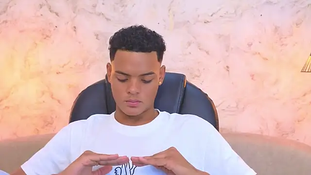 Snapshot of Valentino_Thompson chatting on October 2025 08:44:02 PM Valentino Thompson online show from October 2025 08:44:02 PM