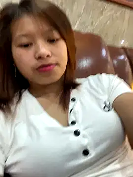 Snapshot of Mai_bb chatting on September 2025 12:43:02 PM Mai bb online show from September 2025 12:43:02 PM