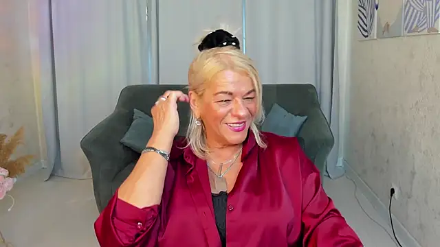 Snapshot of AnittaHarris chatting on October 2025 07:40:02 AM AnittaHarris online show from October 2025 07:40:02 AM