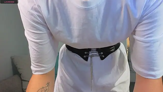 JuliannaWenger online show from October 2025 04:24:02 PM