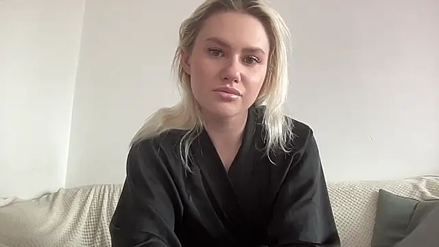 ElaraLuxxxe online show from October 2025 10:35:02 AM