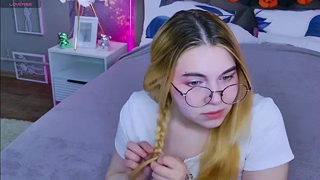 Snapshot of Evie_Vall chatting on November 2025 03:14:02 PM Evie Vall online show from November 2025 03:14:02 PM