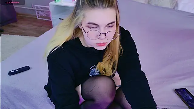 Snapshot of Evie_Vall chatting on November 2025 03:13:02 PM Evie Vall online show from November 2025 03:13:02 PM