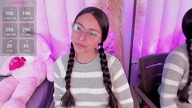 Snapshot of Annie__2 chatting on November 2025 12:18:02 PM Annie 2 online show from November 2025 12:18:02 PM