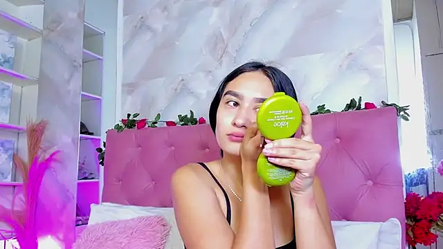 Snapshot of Nicolqueen_ chatting on October 2025 11:21:02 AM Nicolqueen online show from October 2025 11:21:02 AM