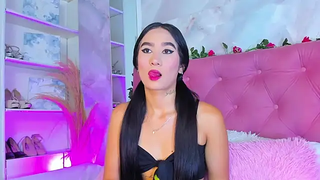 Snapshot of Nicolqueen_ chatting on November 2025 11:10:01 AM Nicolqueen online show from November 2025 11:10:01 AM