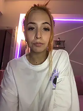 Snapshot of Little_ginger chatting on October 2025 10:42:02 PM Little ginger online show from October 2025 10:42:02 PM