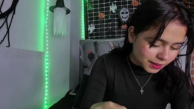 Snapshot of Sofia_villareal chatting on October 2025 12:28:01 PM Sofia villareal online show from October 2025 12:28:01 PM