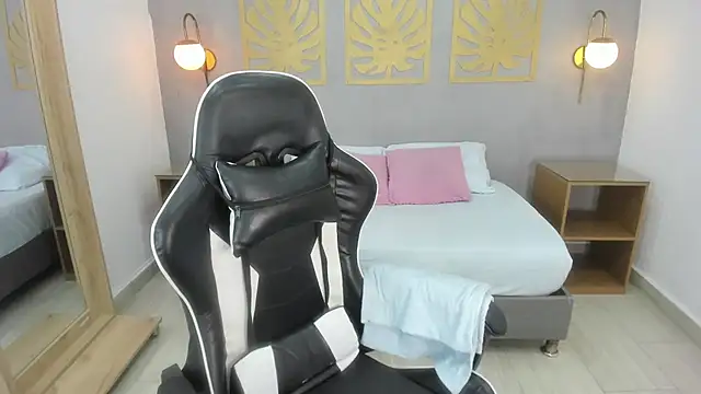 coral15  online show from October 2025 01:57:01 AM