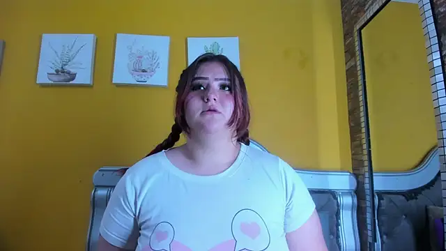 Snapshot of Miiafoox chatting on September 2025 03:23:02 PM Miiafoox online show from September 2025 03:23:02 PM