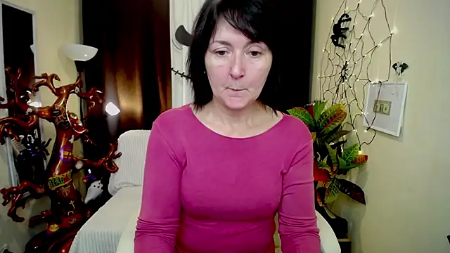 Snapshot of VivianGuchih chatting on October 2025 06:01:02 AM VivianGuchih online show from October 2025 06:01:02 AM