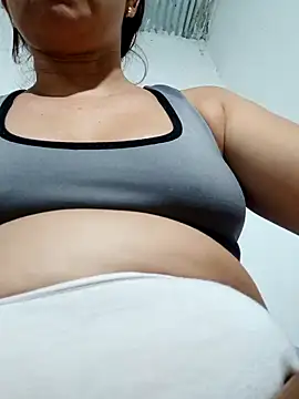 Snapshot of Amanda39 chatting on October 2025 08:28:02 PM Amanda39 online show from October 2025 08:28:02 PM