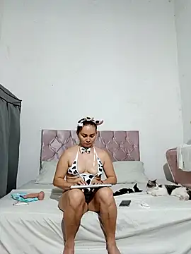 Snapshot of Amanda39 chatting on October 2025 08:57:01 PM Amanda39 online show from October 2025 08:57:01 PM