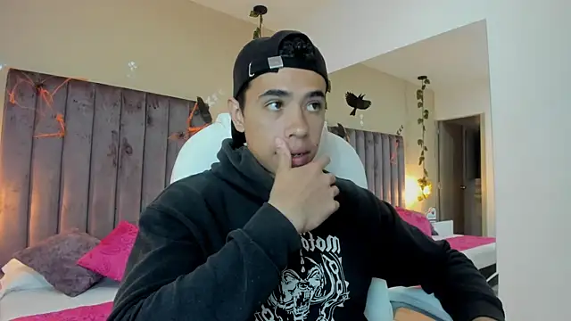 Muscle Scott online show from October 2025 12:13:02 PM